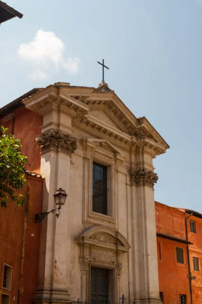 Rome, Włochy. typowe formy architektoniczne starego miasta — Zdjęcie stockowe