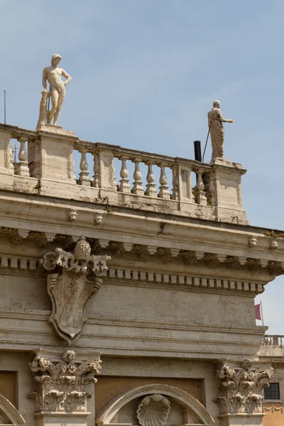 Gran iglesia en el centro de Roma, Italia . —  Fotos de Stock