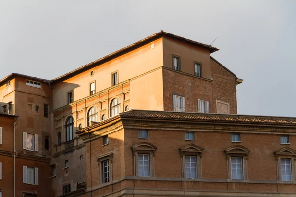 Budynki w Watykanie, Stolicy Apostolskiej w Rzymie, Włochy. część Bazyliki Świętego Piotra. — Zdjęcie stockowe
