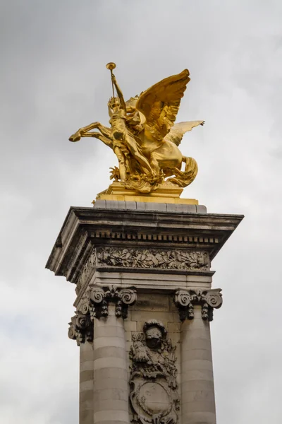 Edificio histórico en París Francia — Foto de Stock