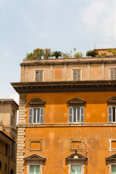 โรม อิตาลี รายละเอียดสถาปัตยกรรมทั่วไปของเมืองเก่า — ภาพถ่ายสต็อก