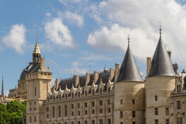 Tarihi bina Paris'te Fransa