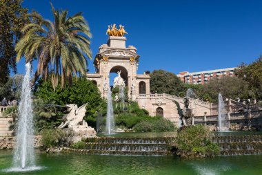 Barcelona ciudadela park lake çeşme altın quadriga ile bir