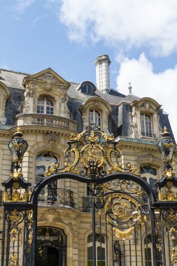 Tarihi bina Paris'te Fransa