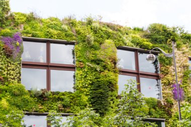 Tarihi bina Paris'te Fransa