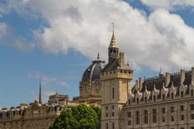 Tarihi bina Paris'te Fransa