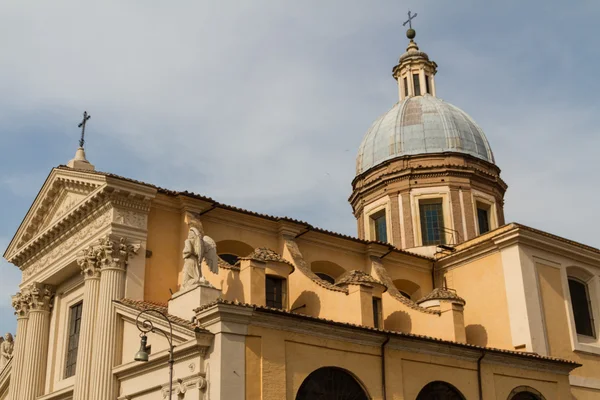 Gereja besar di pusat kota Roma, Italia . — Stok Foto