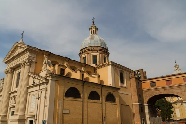 Grote kerk in het centrum van rome, Italië. — Stockfoto