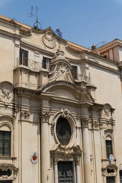 Grande église dans le centre de Rome, Italie . — Photo