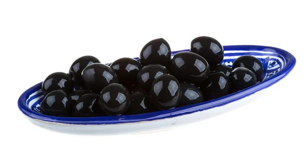 Oliver svarta vattnas med olivolja i en skål som isolerad på en whit — Stockfoto