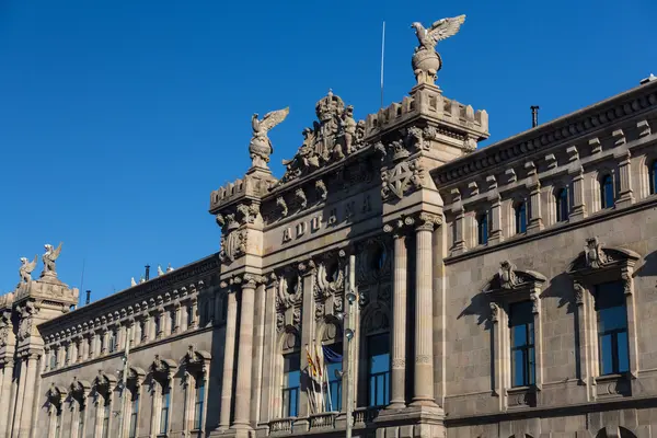 Fachadas de edificios de gran interés arquitectónico en la ciudad o — Foto de Stock