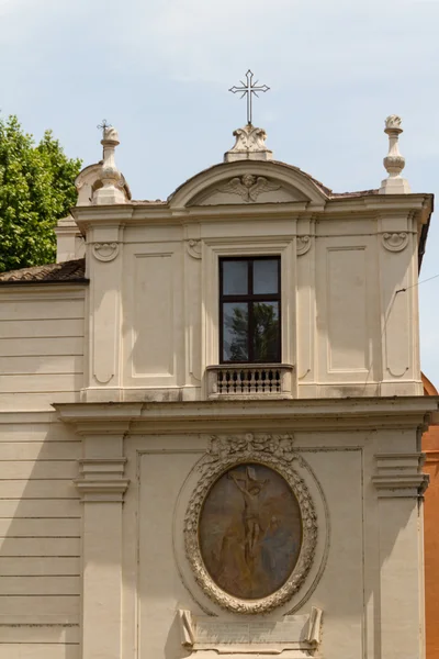 Stor kyrka i centrala Rom, Italien. — Stockfoto