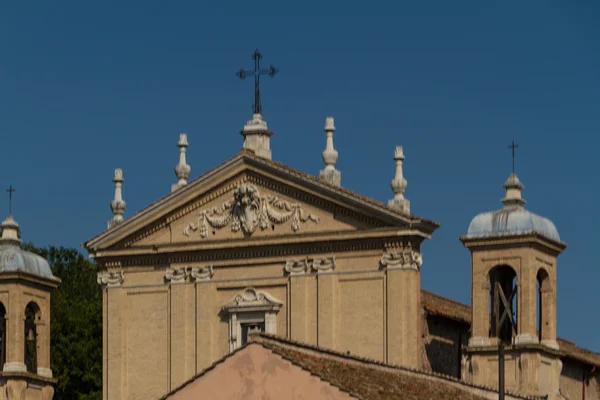 Grote kerk in het centrum van rome, Italië. — Stockfoto