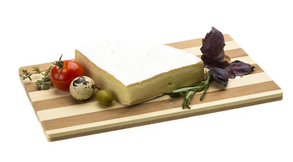 Keil des Gourmet-Brie-Käses — Stockfoto