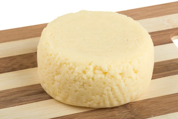 Beyaz arkaplanda izole edilmiş peynir — Stok fotoğraf