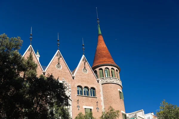 Casa modernista como un castillo en Barcelona ciudad — Foto de Stock