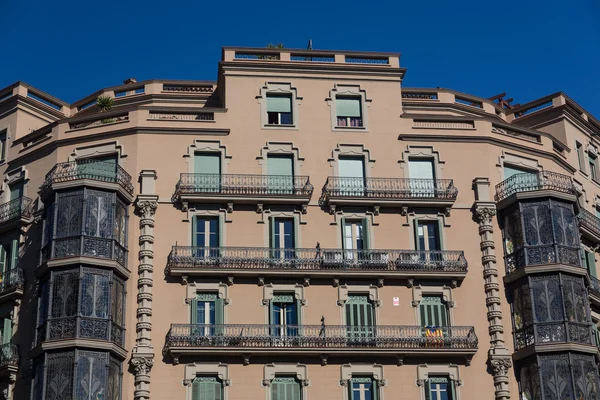 Fachadas de edificios de gran interés arquitectónico en la ciudad o — Foto de Stock