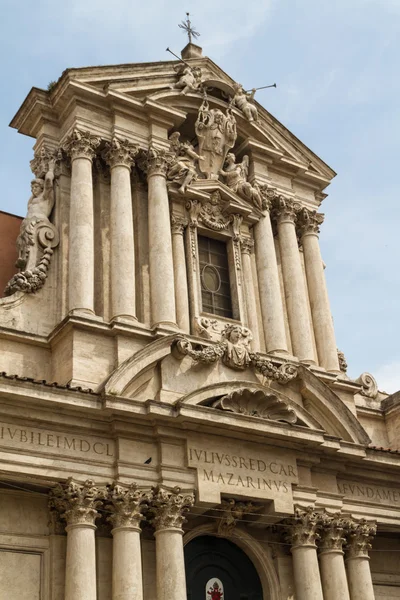 Gran iglesia en el centro de Roma, Italia . — Foto de Stock