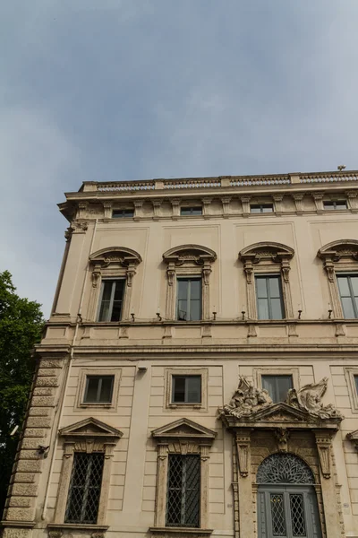 Roma, o edifício da Consulta na praça Quirinale . — Fotografia de Stock