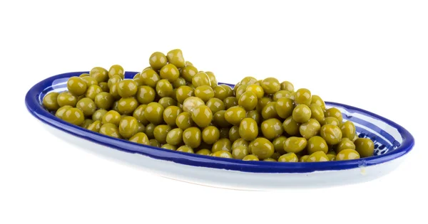 Groene erwten, in een kom, geïsoleerd, witte achtergrond — Stockfoto