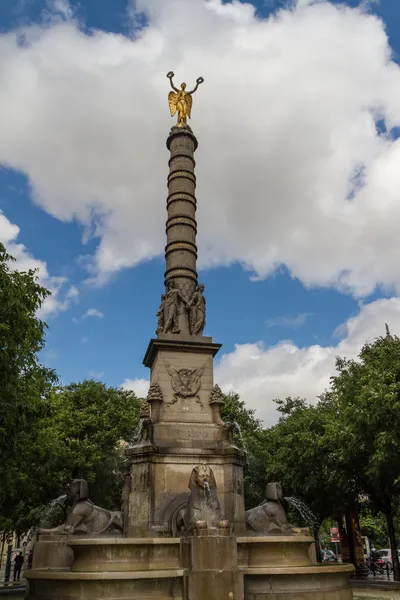 W zabytkowym budynku w Paryżu Francja — Zdjęcie stockowe