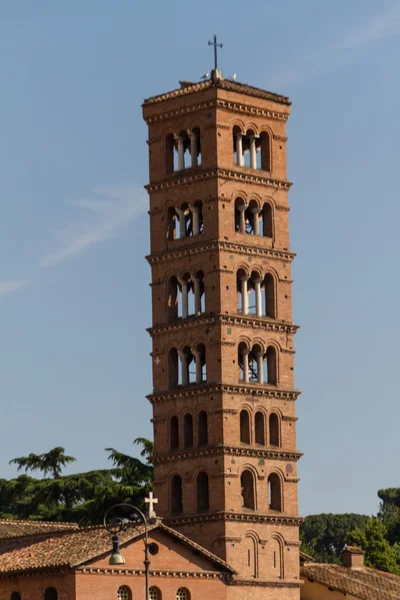 Klokketårnet Basilica dei Santi Giovanni e Paolo i Roma, Italia – stockfoto