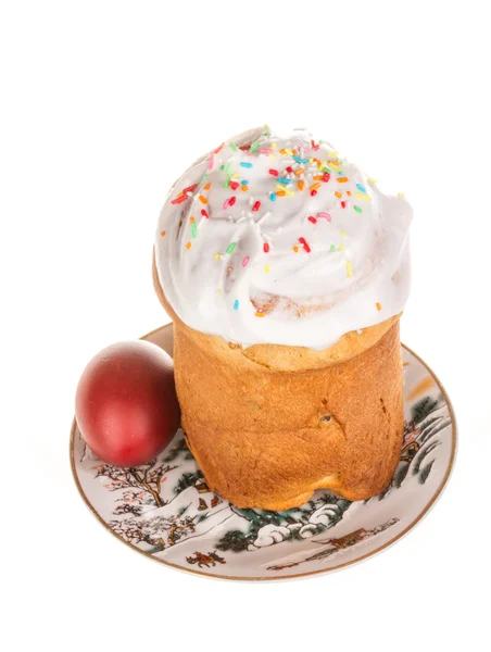 Великодній торт з глазур'ю та великодніми яйцями на білому тлі — стокове фото