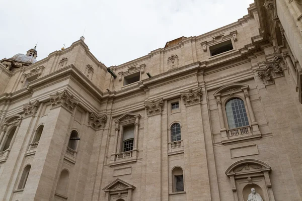 バシリカ ディ サン ピエトロ寺院、バチカン市国、ローマ、イタリア — ストック写真
