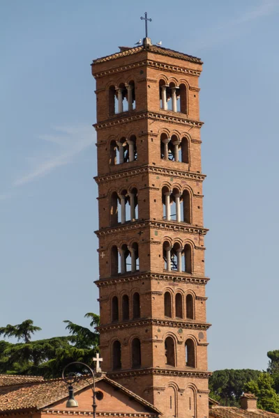 Turnul clopotniță al bazilicii dei Santi Giovanni e Paolo din Roma, Italia — Fotografie, imagine de stoc