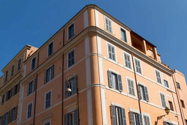 Rooma, Italia. Tyypillisiä arkkitehtonisia yksityiskohtia vanhan kaupungin — kuvapankkivalokuva