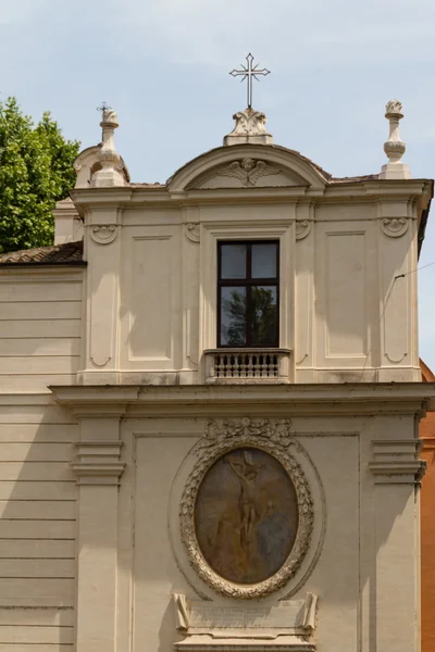 Stor kyrka i centrala Rom, Italien. — Stockfoto