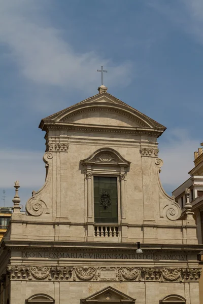 Gran iglesia en el centro de Roma, Italia . — Foto de Stock