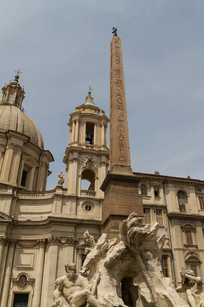 圣 agnese 在 agone 广场纳沃纳广场，罗马，意大利 — 图库照片