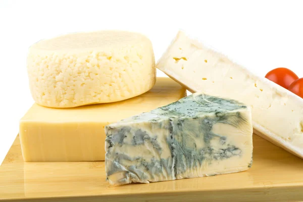 Käsesorten: Ementaler, Gouda, dänischer Blauschimmelkäse und Stockbild