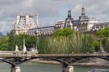 Tarihi bina Paris'te Fransa