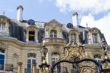 Tarihi bina Paris'te Fransa