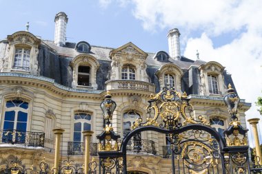 Tarihi bina Paris'te Fransa