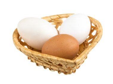 Beyaz arkaplanda izole yumurtalar