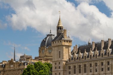 Tarihi bina Paris'te Fransa