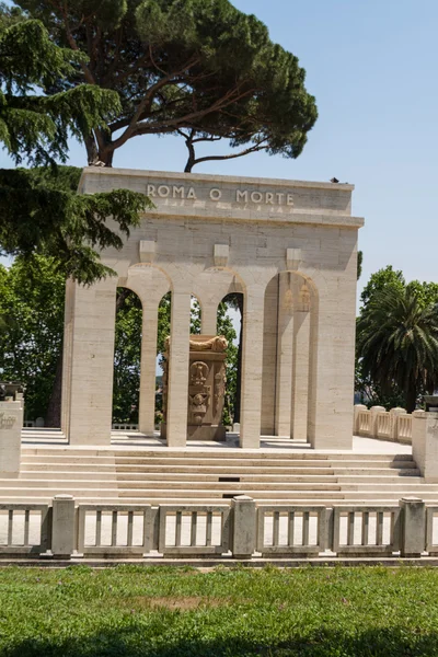 Ossuarium van de gevallenen tijdens de verdediging van rome, Italië — Stockfoto