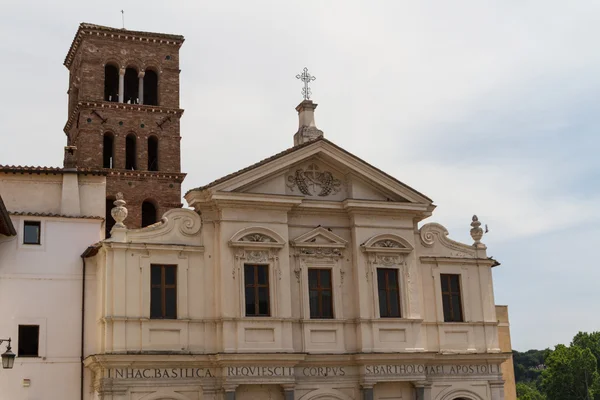 Rome, Italy. Tiber Island (Isola Tibertina), view of Basilica of — Stock Photo, Image