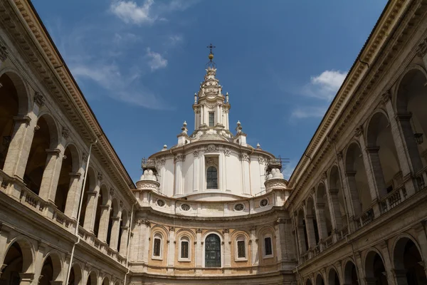 Gran iglesia en el centro de Roma, Italia . —  Fotos de Stock