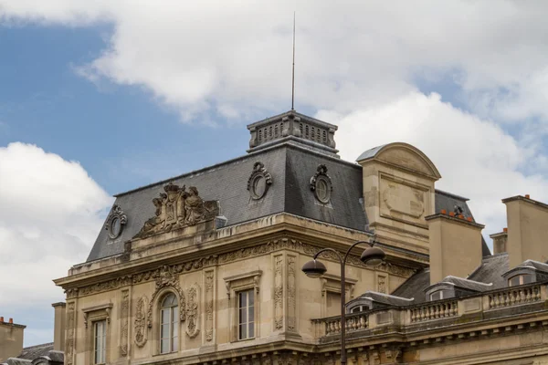 Tarihi bina Paris'te Fransa — Stok fotoğraf