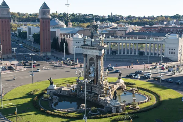 Plaza de Espana fountain with National Palace in background, Bar — Stock Photo, Image