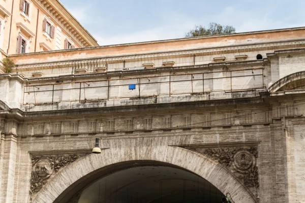 Rome, Włochy. typowe formy architektoniczne starego miasta — Zdjęcie stockowe