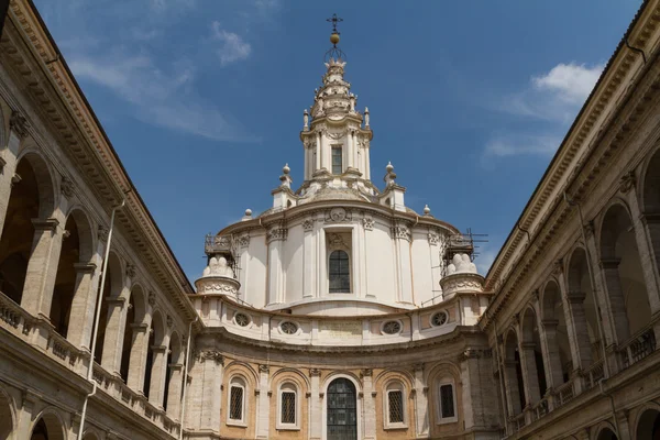 Grande chiesa nel centro di Roma, Italia . — Foto Stock