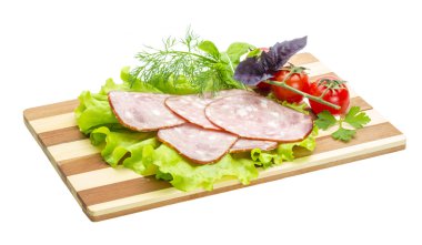 sosis salata ve fesleğen ile