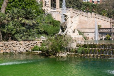 Barcelona ciudadela park lake çeşme altın quadriga ile bir
