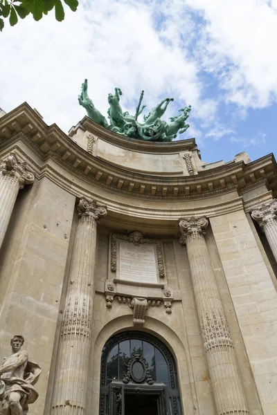 Edificio histórico en París Francia — Foto de Stock