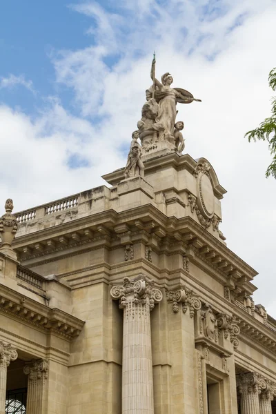 Edificio histórico en París Francia — Foto de Stock